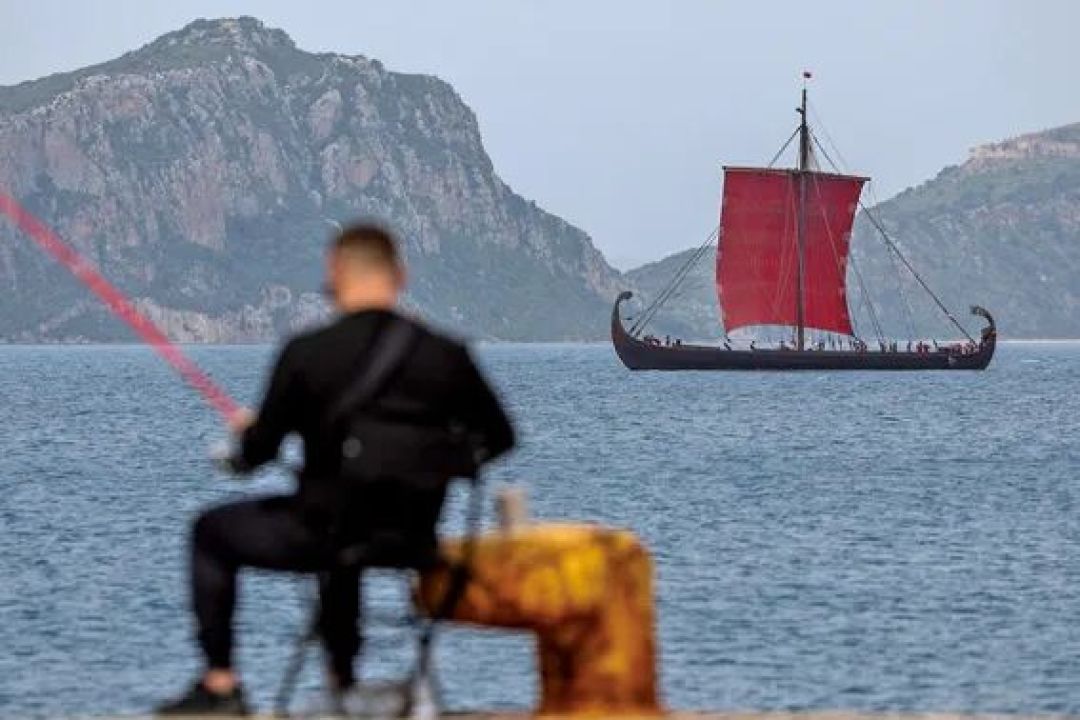 刷屏全网的《奥德赛》“愿你旅途漫长”缺了后半段:诗不在电影里,“奥德赛时期”来自2007年报纸专栏——卡瓦菲斯译本、三个伊萨卡与OST,我们全核了一遍