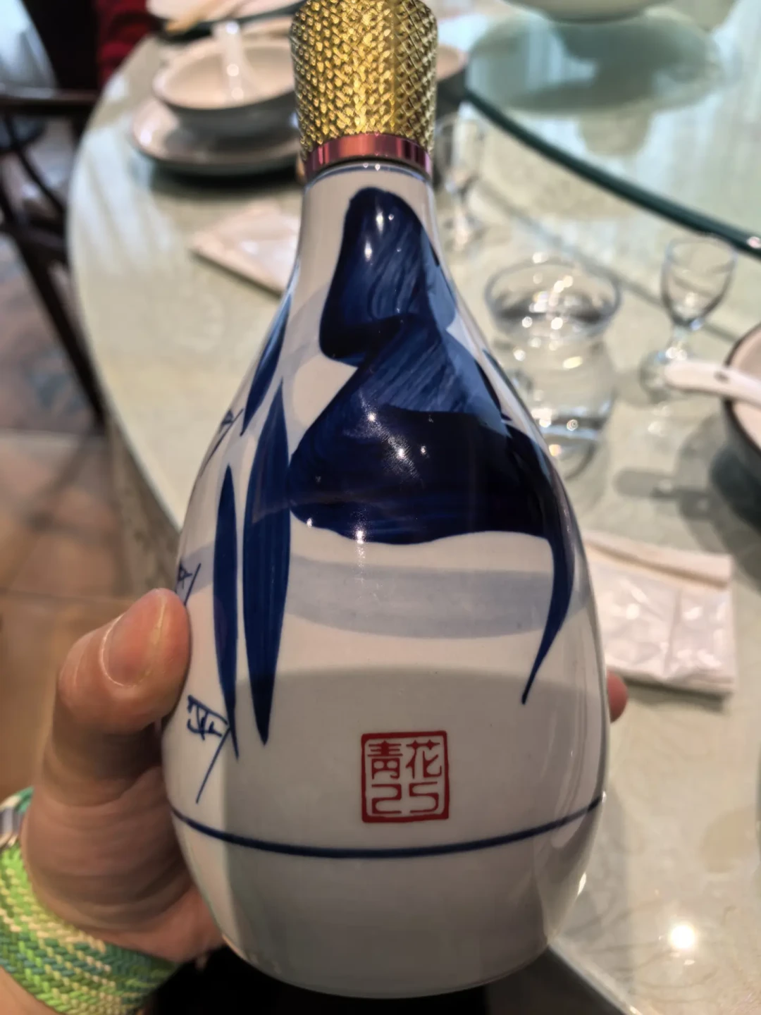 离国庆还有二十来天，先想清楚行李箱里那几瓶汾酒：3000毫升的额度，475的黄盖能装6瓶、1L方瓶只算3瓶，安检口那三条线我替你划好了