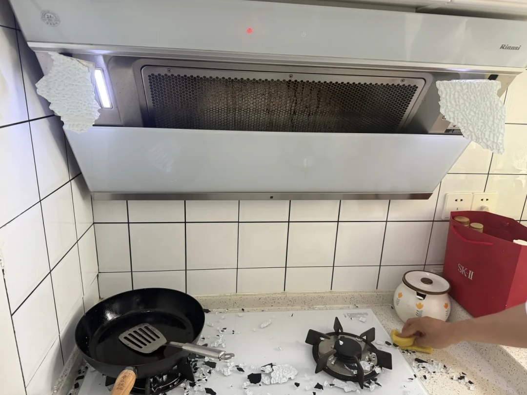 别把热水器信仰带进厨房：6年面板自爆投诉和840/248/182三张维修单我对完了，“全林内”套系付钱前想清楚
