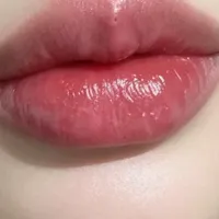 小鱼海棠"早起就肿"上了热搜：第一次do唇之前，先搞清哪两款械字号敢在证上写"唇"