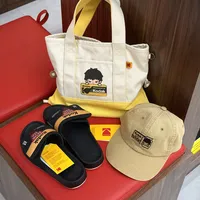 卖胶卷的柯达和卖衣服的柯达，真不是一家：225元的联名吊卡炒到800，商场里的“柯达黄”值不值，一篇讲清