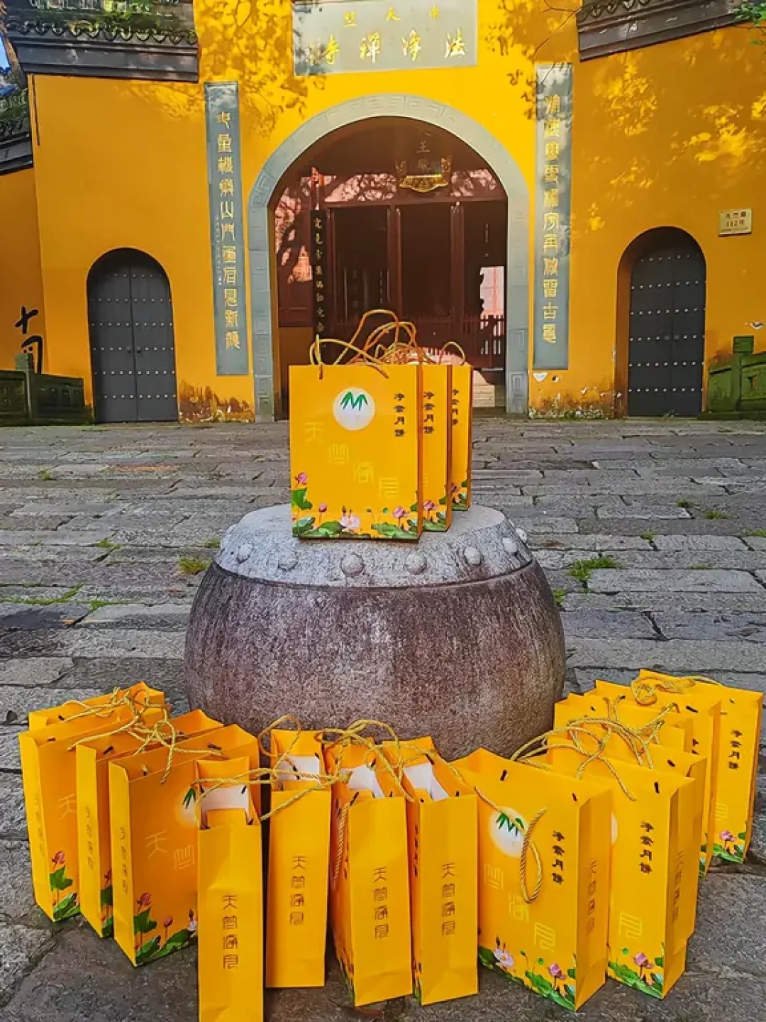 灵隐、法喜、法净全停手:今年杭州唯一还在做的寺庙素月饼,只剩径山一家