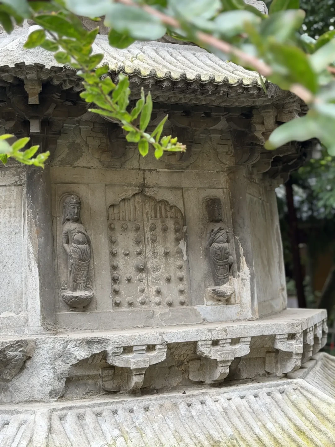 灵隐寺最老的从来不是殿:双塔、经幢和390尊石头才值回免票,这批高赞攻略已经过期
