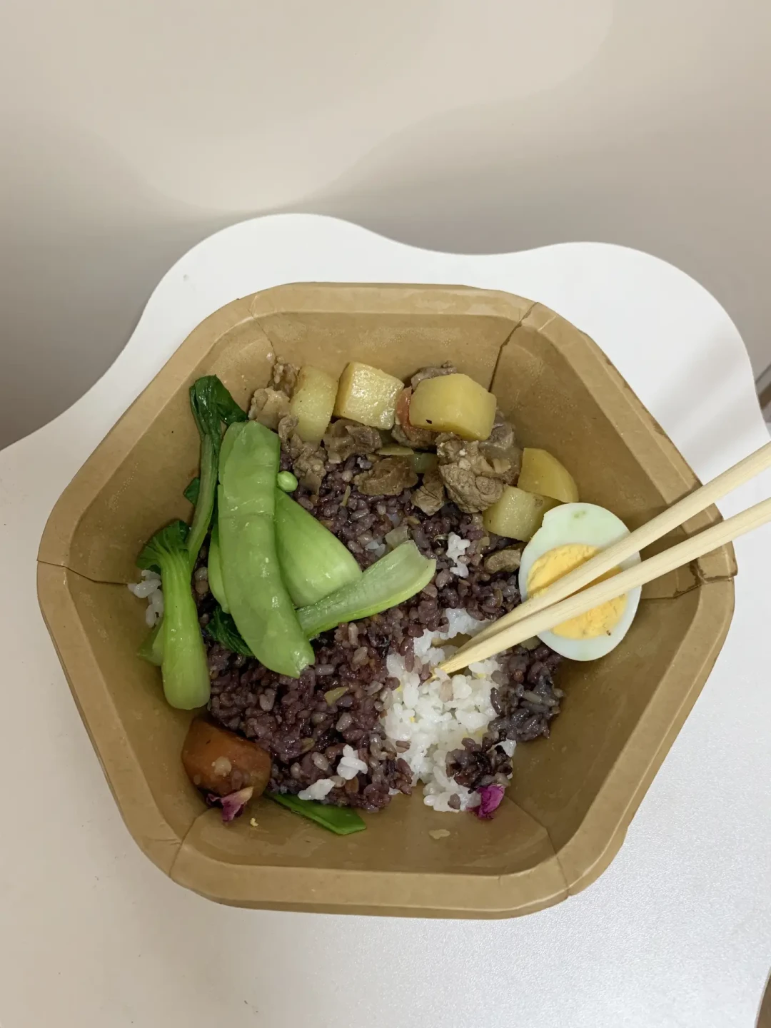 地中海饮食从来不是靠沙拉外卖吃成的：给不做饭的人，三套外卖、食堂、便利店的点单规则