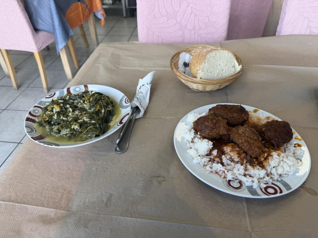 地中海饮食从来不是靠沙拉外卖吃成的：给不做饭的人，三套外卖、食堂、便利店的点单规则