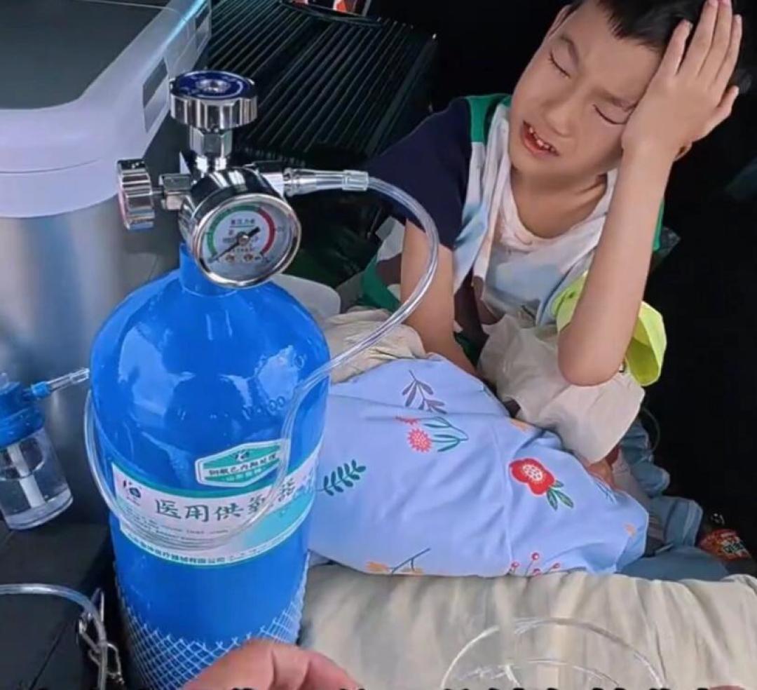 红景天没救了他，钢瓶救了：对完国内首个抗高反新药、羌塘救援者科普和几百条评论，我把带家人进藏的高反清单重排了一遍