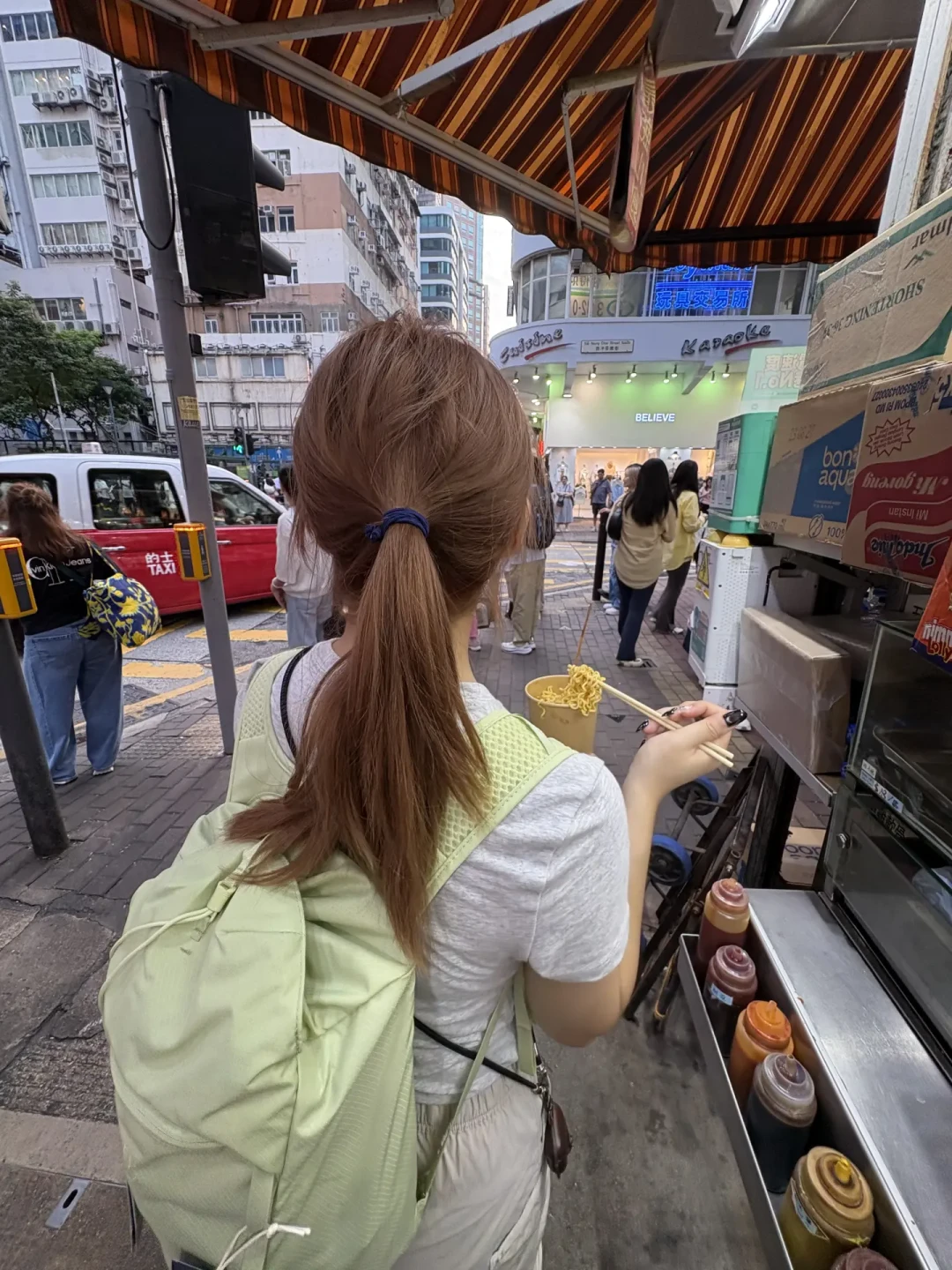 小鹰的渠道变了：代理风波里，官方首店开进海港城，“捕鹰”的人先把价格、保修、真假这几笔账对完