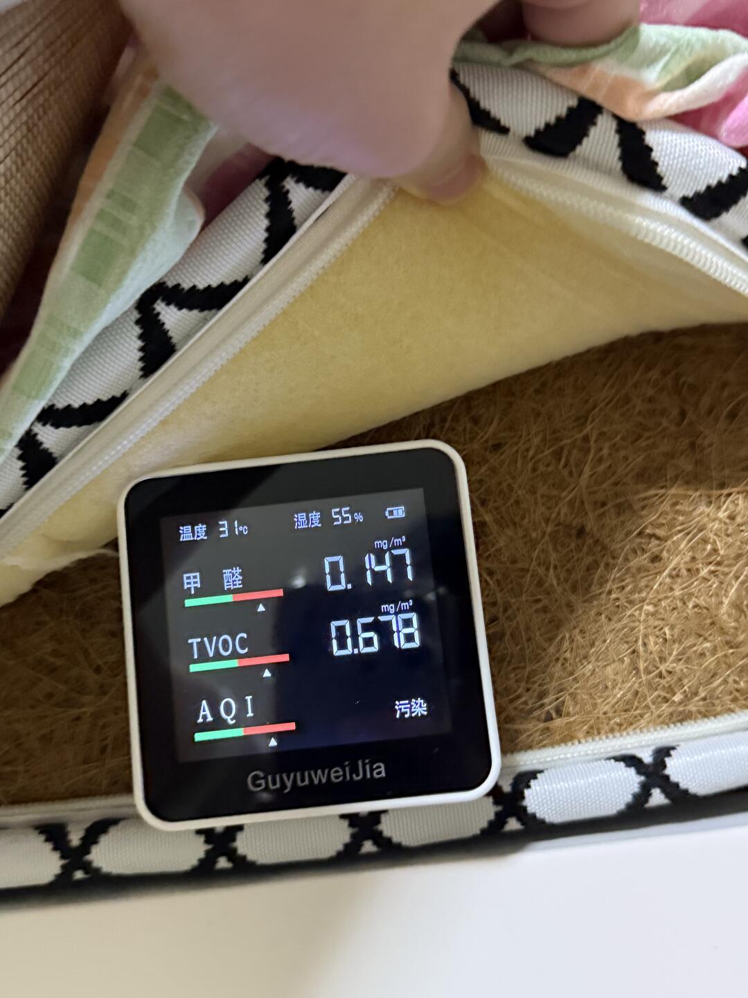 儿童床垫的考卷换了8个月:翻完近三年官方抽检,挂科的是“睡塌”和“没缝好”,没有一科叫“护脊”