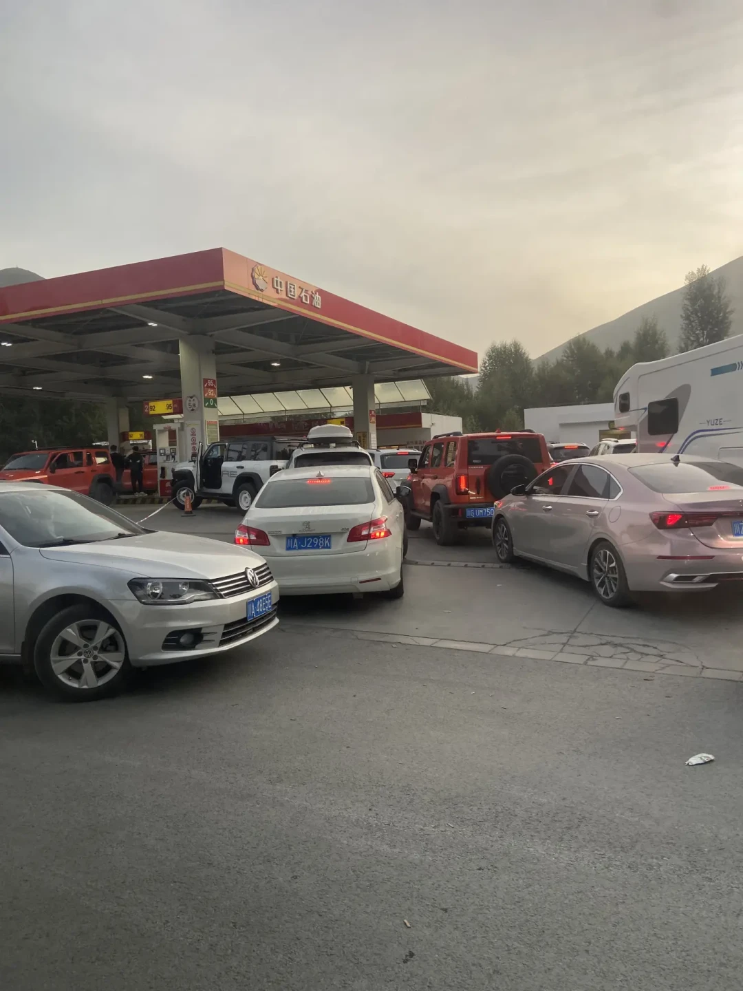 国庆进藏加油前先凑齐三证:对完20多条川藏线加油实录,每升1块的差价是三笔账里最小的一笔