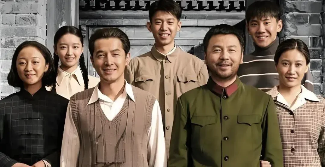 《抓特务》网播了：一根头发丝没改，只换了块屏幕——从挨骂到“欠一张电影票”，这波反转有几成水分？