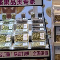 绵阳紫东食品亮相2026第二届零食生态大会，裹衣坚果成现场焦点