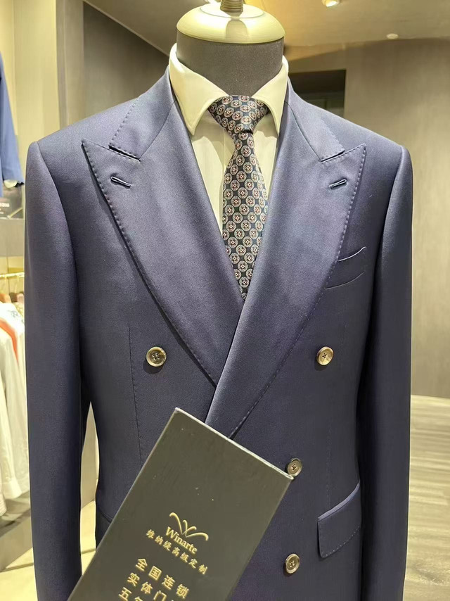 西服小白成功定制了一套西服