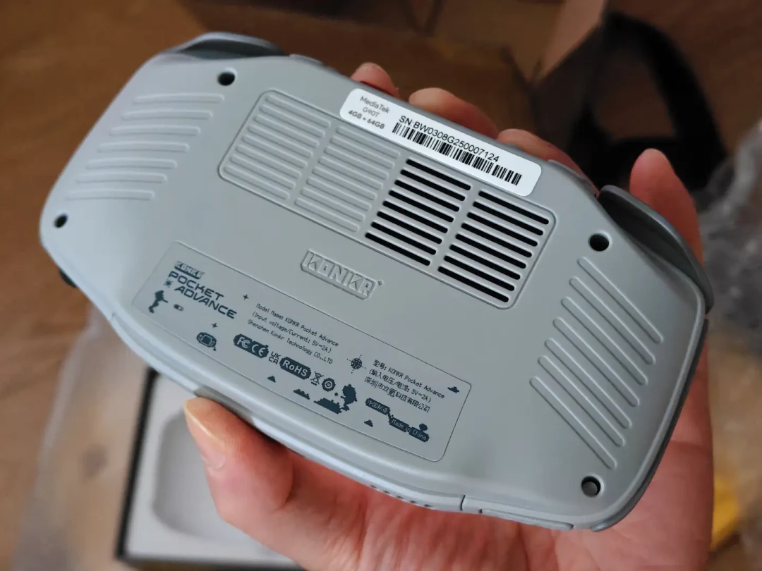 599元的“GBA”卖了两万台：330条评论吵成的避雷大战，买新、改机还是收原装，先算完三笔账