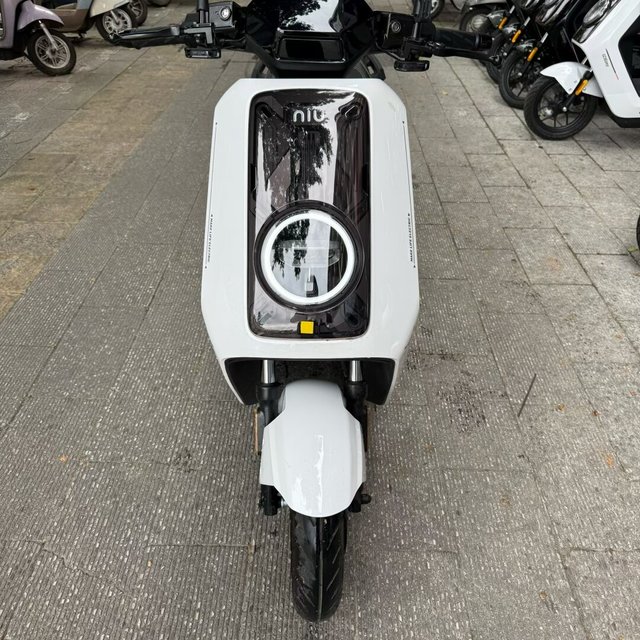 二手小牛扎堆出货，400到1.18万：翻完40条挂牌帖，最大的坑不是价格，是只能APP过户——掏钱前先过手续、验车、解绑三道关