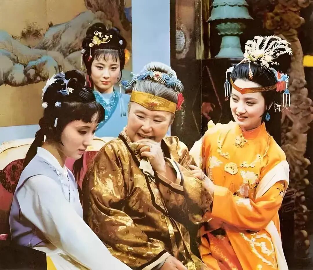 《兰香如故》开播，沈老夫人被全网喊“活着的贾母”：对完三段红楼原文，这声像一半对一半反