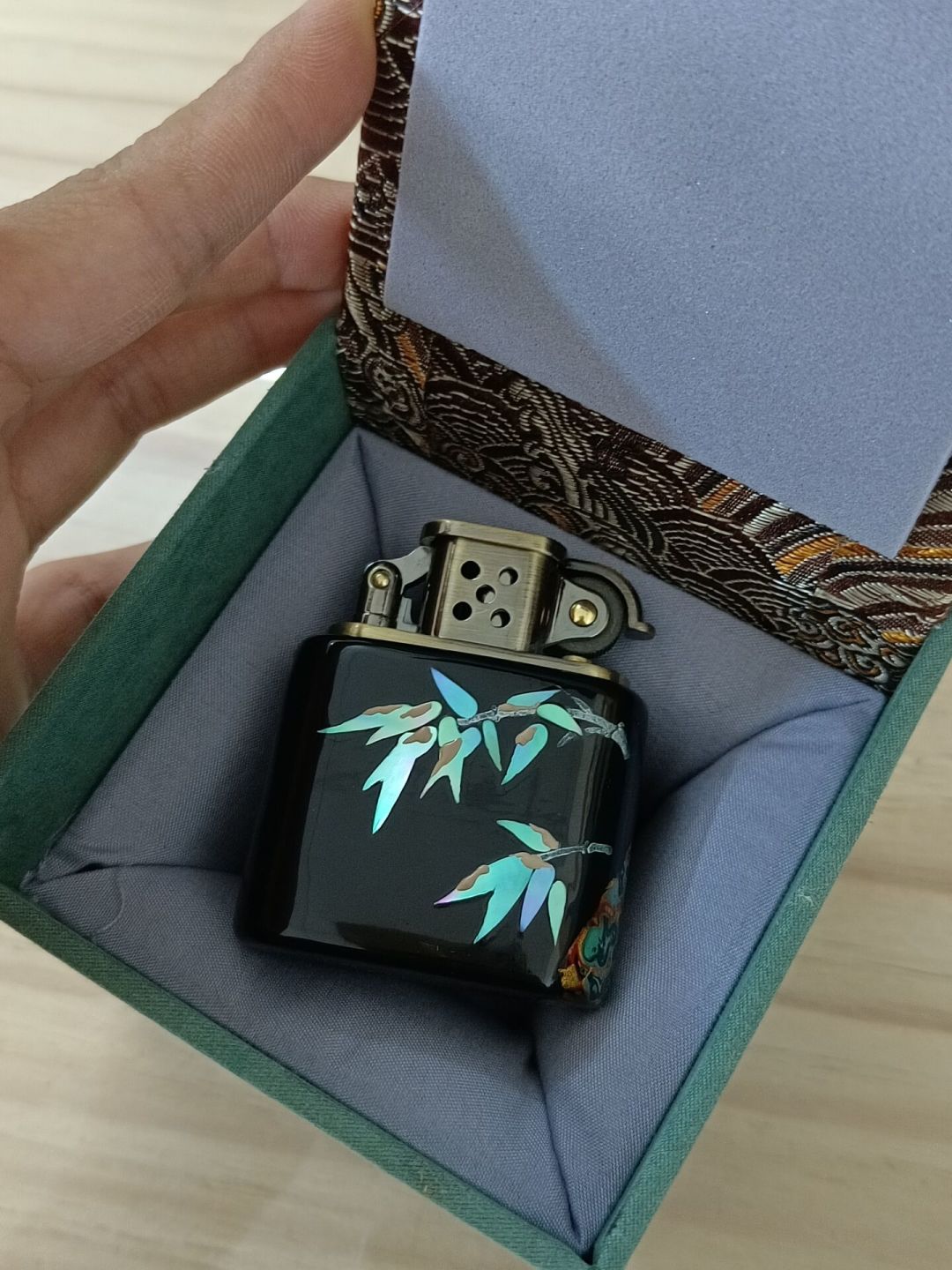 被“非遗打火机”刷屏的这半年：从几百到上千，钱其实分三种花法