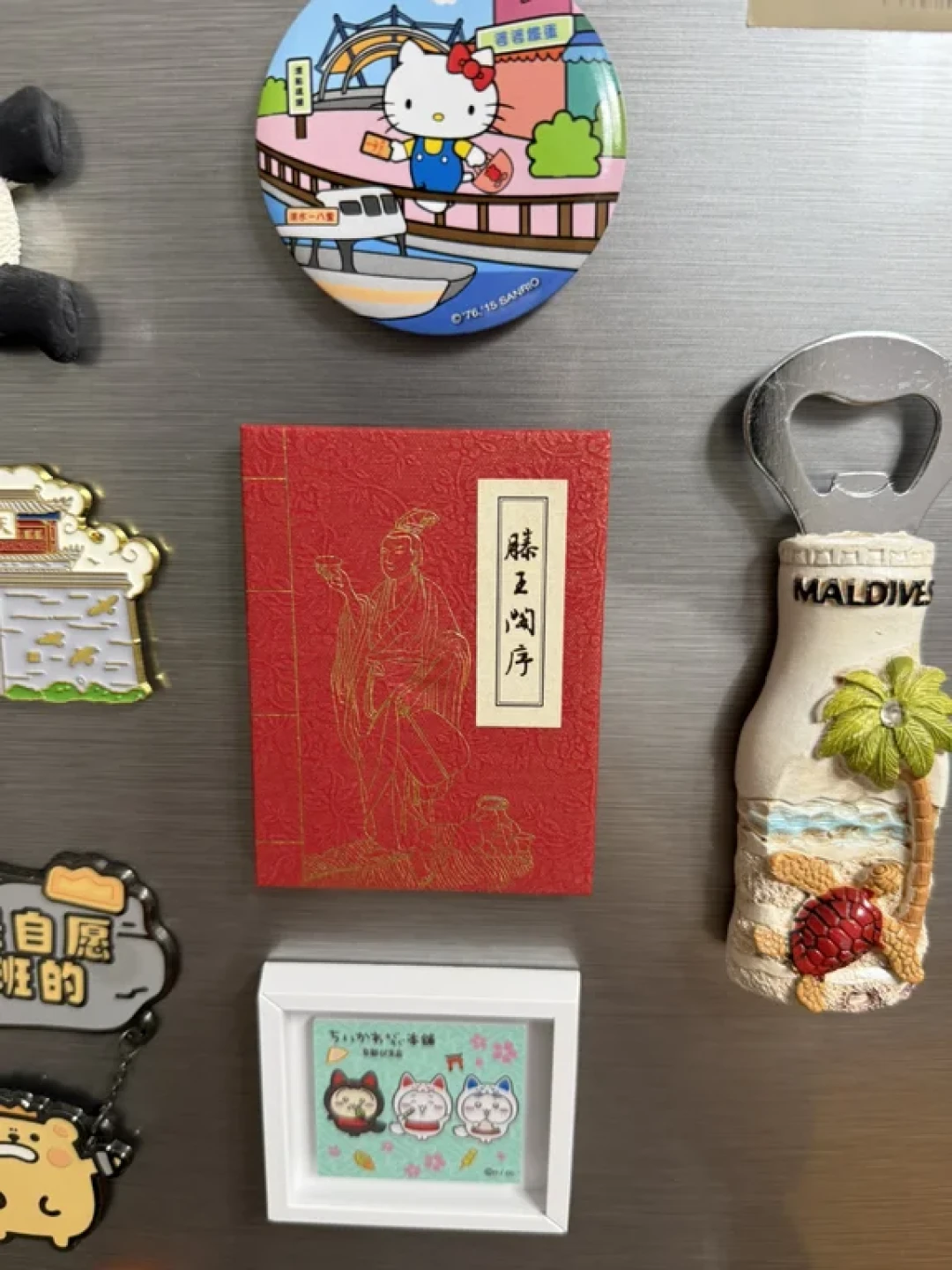 同一枚冰箱贴,阁外5元阁内58元:双节前的滕王阁文创伴手礼账本,去哪盖、怎么砍、别买啥