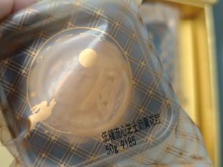 值得买礼至，中秋尝鲜｜官栈花胶月饼三重风味