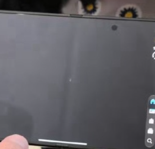 iPhone Duo的折痕，苹果没搞定只是藏好了，网友：远不如国产手机