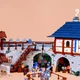 他的乐高MOC作品看起来有点乱，但几乎每个角落都在发生着故事！