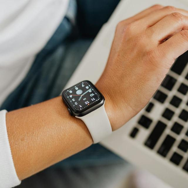 Apple Watch Series 12和Ultra 4买哪个?先看清国行版AI被封印和价格差4000的坑