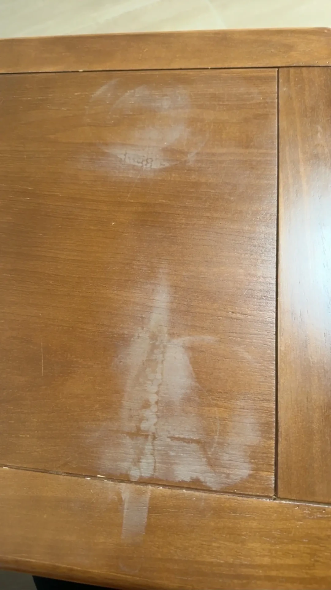 贴纸撕不干净黏一片?别急着上风油精和酒精:先看胶贴在哪种材质上,再决定用什么