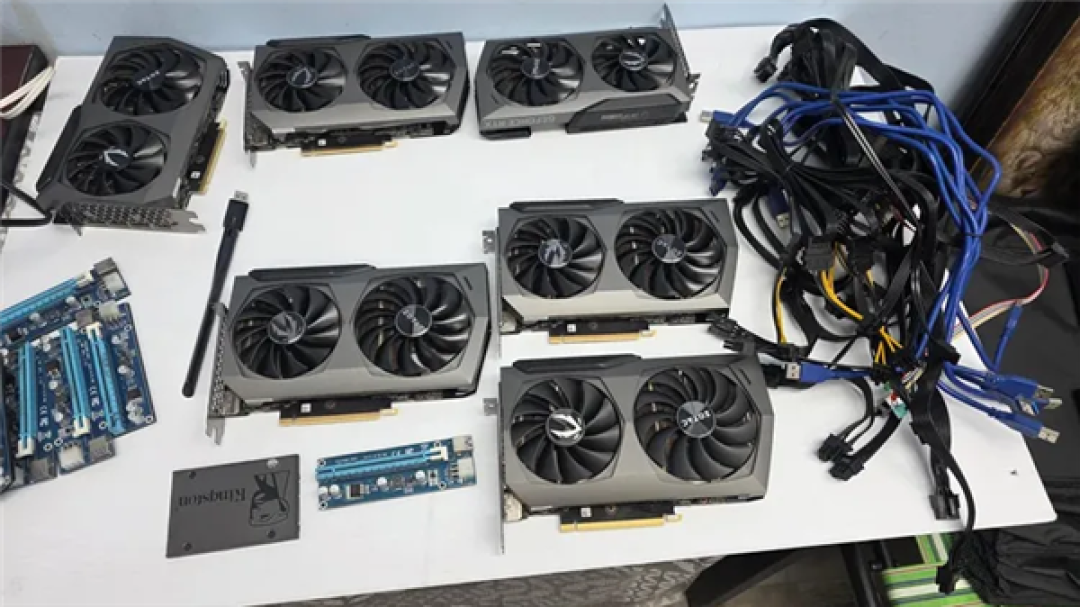白捡12张RTX 3070！老外地下室挖出两台矿机：总价值约2.4万元，外观完好