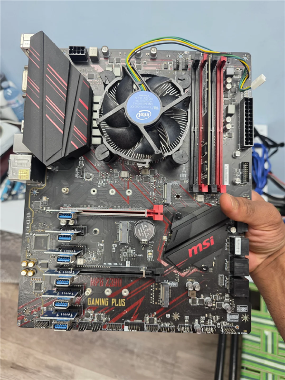 白捡12张RTX 3070！老外地下室挖出两台矿机：总价值约2.4万元，外观完好