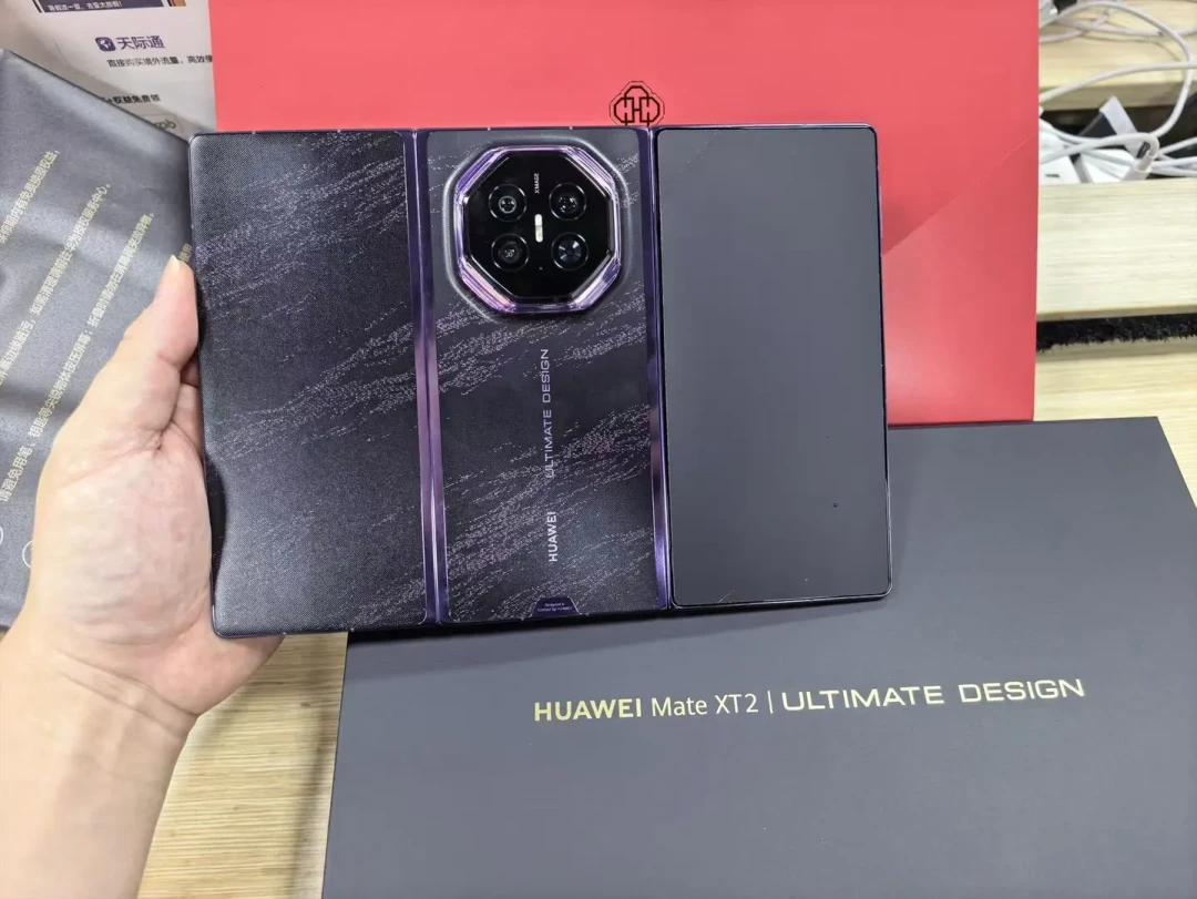 MateXT2首销秒罄后的12小时:付款的人排到10月底,门店排队超1个月,黄牛报价同一天裂成两派——追高、等补货还是代抢,三笔账算清