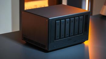 AI NAS 扎堆发布：15999 元的新旗舰和 8G 内存的老机器，DIY 玩家先算清这三本账