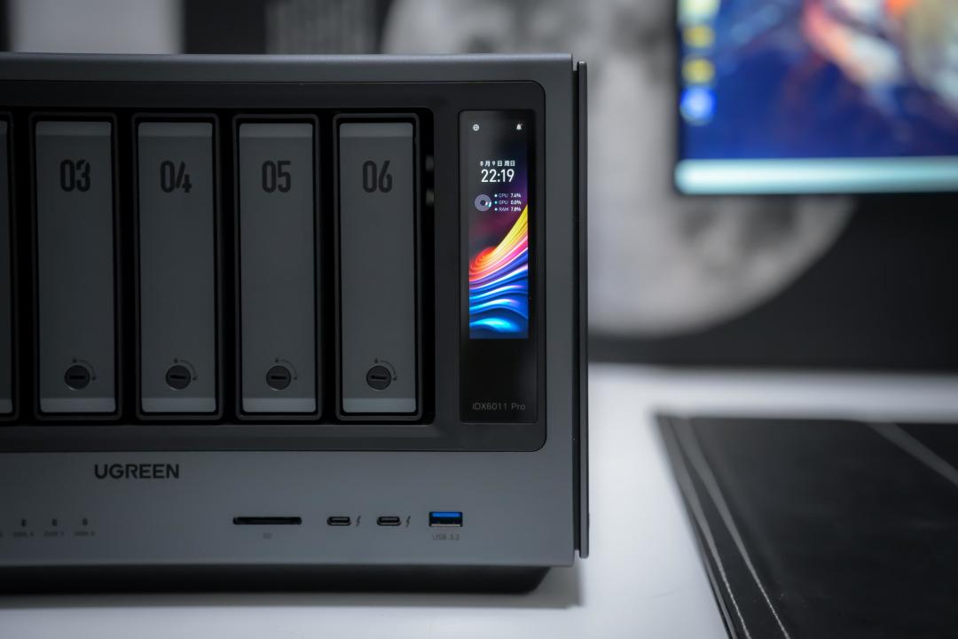 AI NAS 扎堆发布：15999 元的新旗舰和 8G 内存的老机器，DIY 玩家先算清这三本账