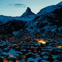 「国庆去采尔马特滑雪」黄了:对完30多个雪场开板日期、冰川夏滑停摆和雪票46%涨幅,这季外滑只剩三个窗口