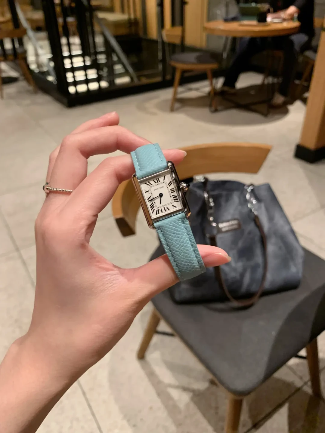 29999的钻石表镯一分钟没，10块的表带评论区刷屏求链接：智能表秋天开始