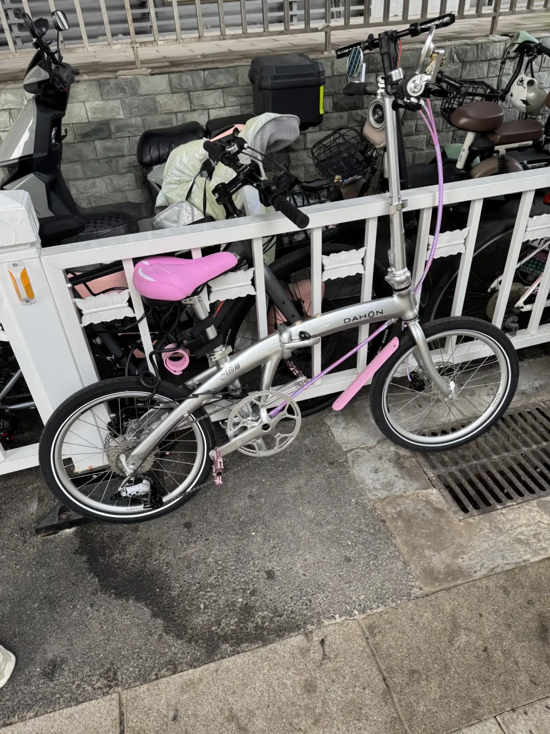 海淀通报“被子包着偷折叠车”那天,我把全网30多篇被盗实录和锁法争论翻了个遍:4种丢法、3档防盗账、4条红线理清了