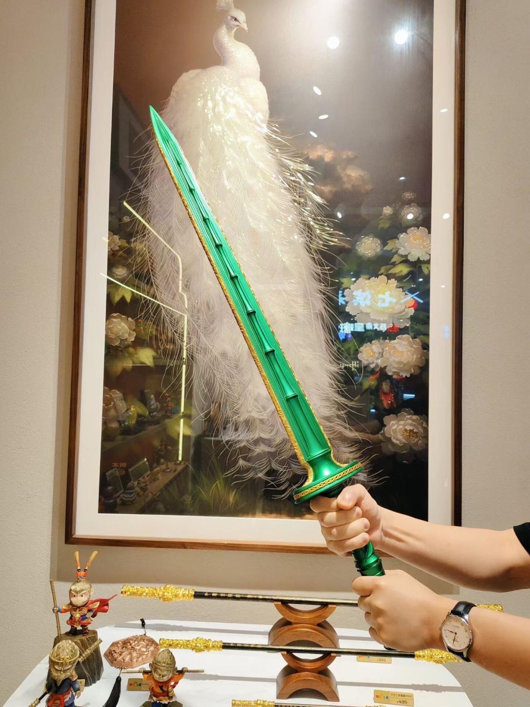 铜师傅×《凡人》一小时5500万的战报被道友算明白了:刨掉线下和足银,线上不到3000万,开售没几天倒爷退款、大韩立拼多多还有货——明天中午12点B站大会员预约嘉年华限定法宝,绑定南京门票、没票资格作废,三类道友先算清再冲