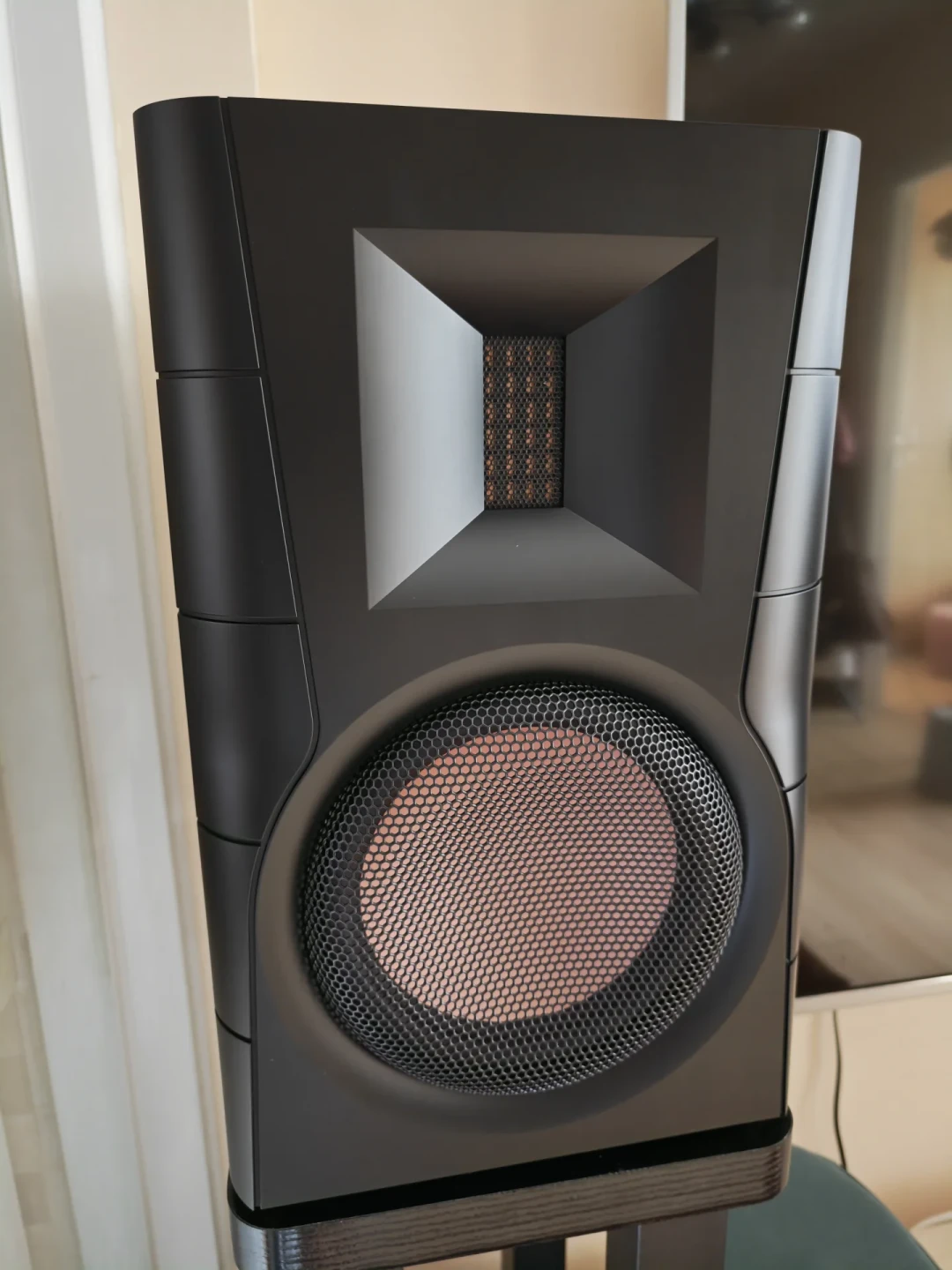 M200Neo街价一千出头、DIY3.1套件一千三:拿惠威单元自己攒箱还划不划算,我把单元价、分频账和残值账摆开了