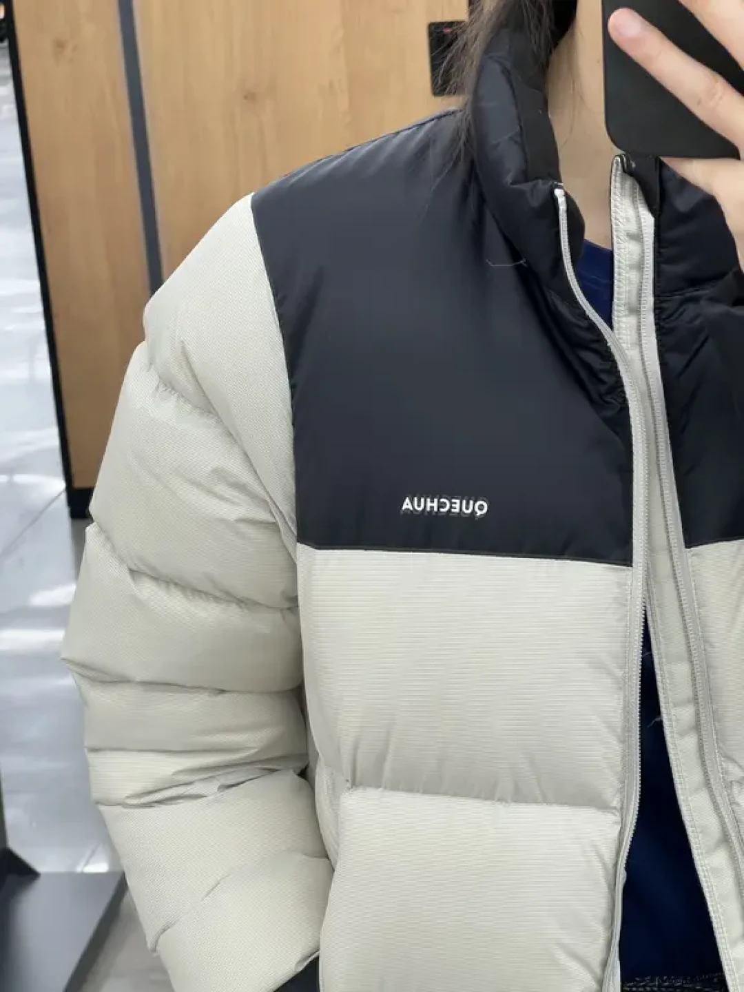 今年冬天羽绒服真要涨价？我把迪卡侬羽绒墙的价签对了一遍：349.9到千元档，谁这周该冲，谁该等双11