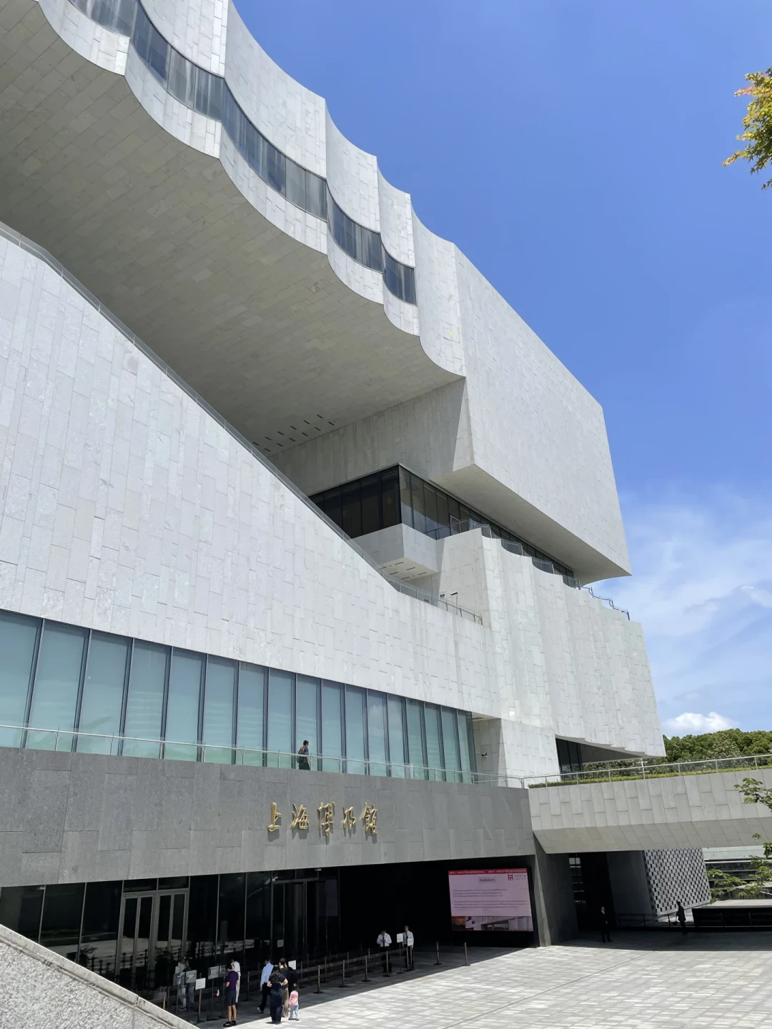 上博东馆9月23日前别为“特展”跑一趟:萨迦展延到2027、新罗金冠23号开,你收藏的行程账我一次算清