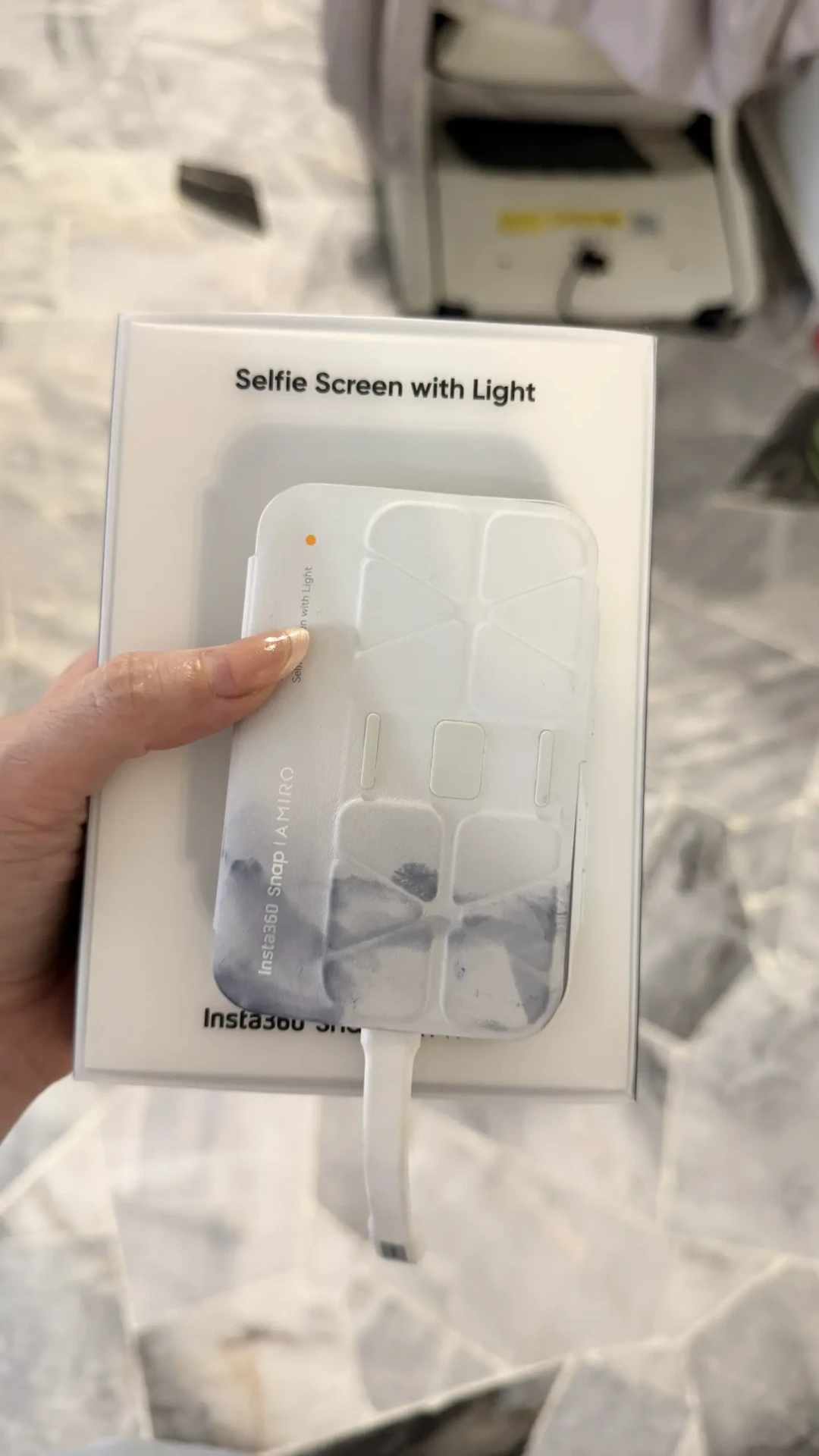 iPhone 18 Pro秒罄那晚，影石抽奖送「多一块屏」：翻完半年40多条实测帖，掏599前先过三道门