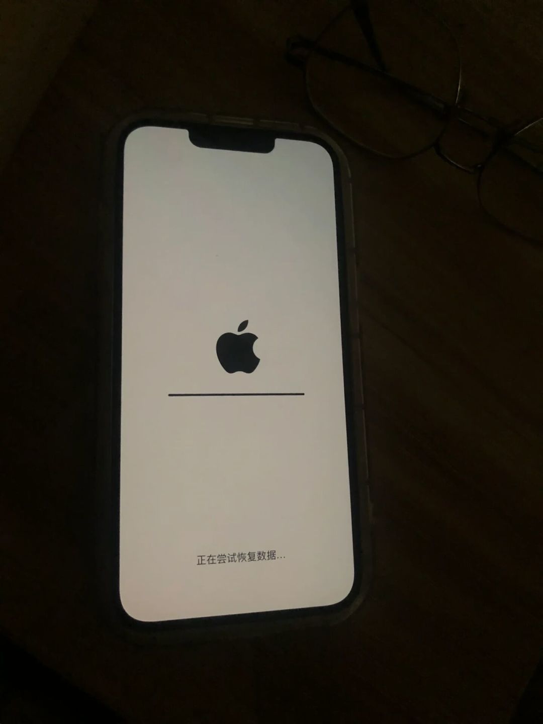 iOS 27推送前夜,“保资料刷机”救援队列又排长队:先分三种状态、再闯三道门,最后算三本账