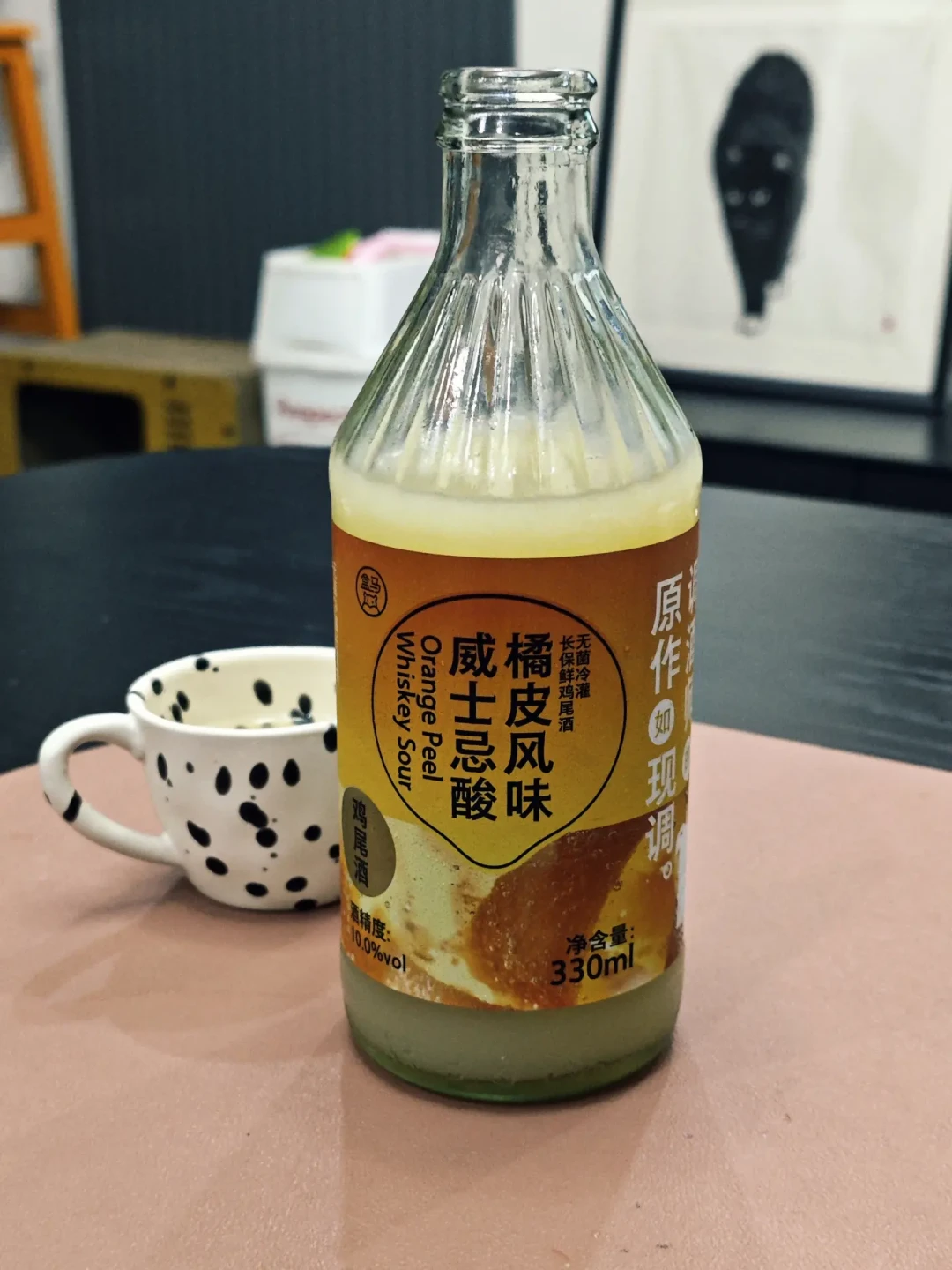 盒马39.9的「酒吧平替」鸡尾酒刷屏,骂的说像消毒液、夸的说度数「很低」:8度一瓶≈白酒一两,差评规律、抢救喝法和钱账我全摆齐了