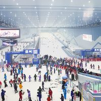 狼山季卡涨着一千开卖,我核对了8家雪场的早鸟票:周末党那句“日均十几块”,账其实算反了