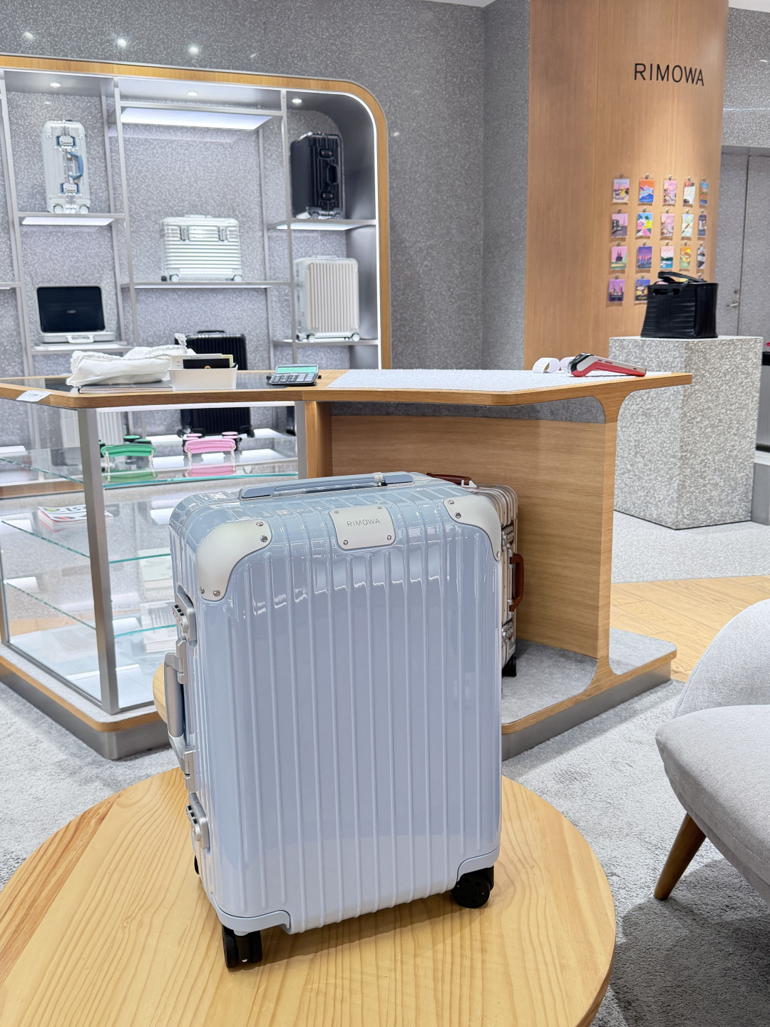 RIMOWA柜台的