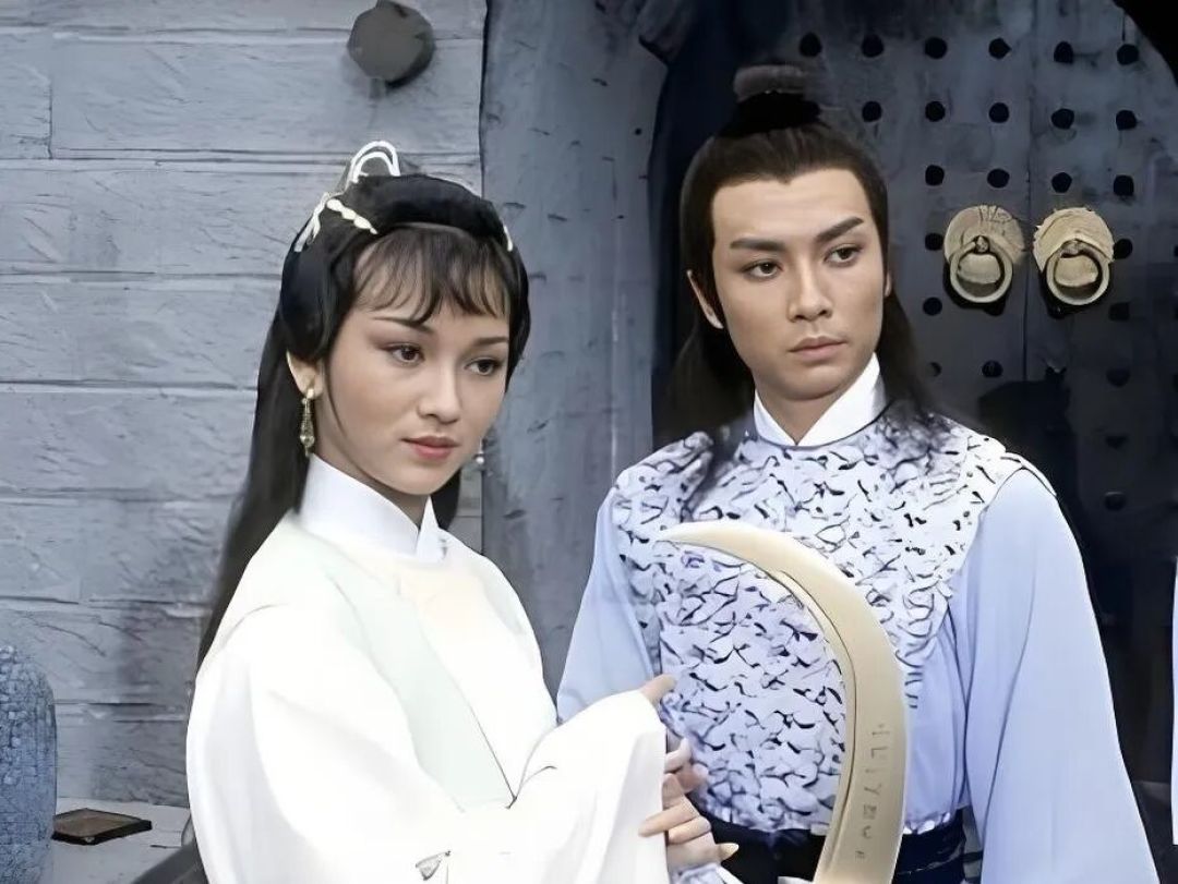 古龙亲笔只有十万字,其余二十万是别人续的:逝世41周年,用这张地图读《圆月弯刀》