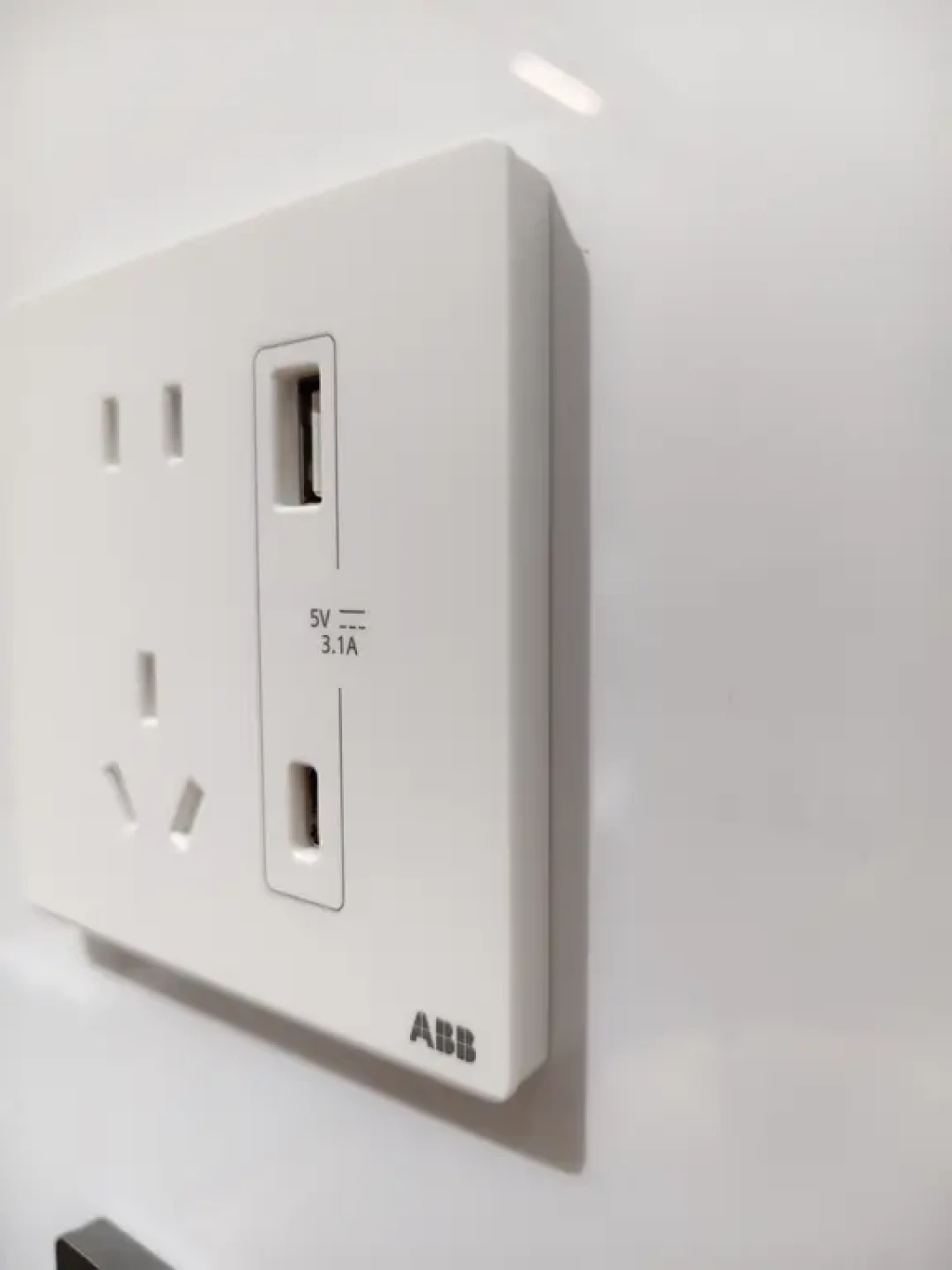 ABB开关插座系列绕不清:“盈致是工程款”、验真没有二维码、“避雷帖”挂着36条评论——下单前把这三本账算完