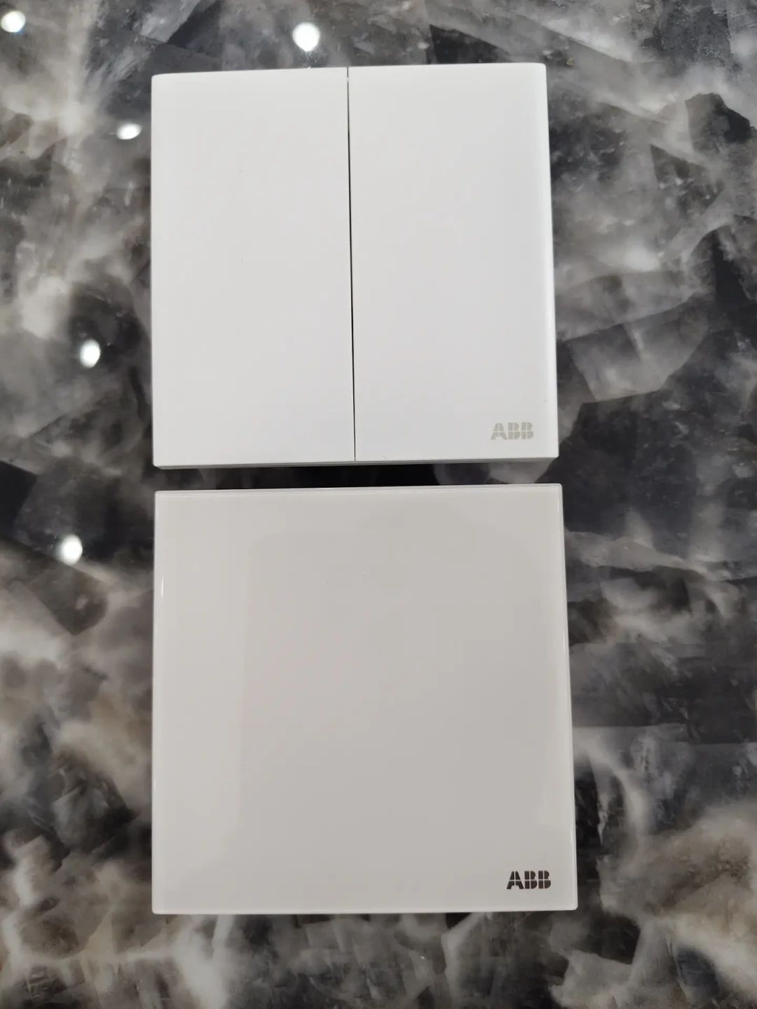 ABB开关插座系列绕不清:“盈致是工程款”、验真没有二维码、“避雷帖”挂着36条评论——下单前把这三本账算完