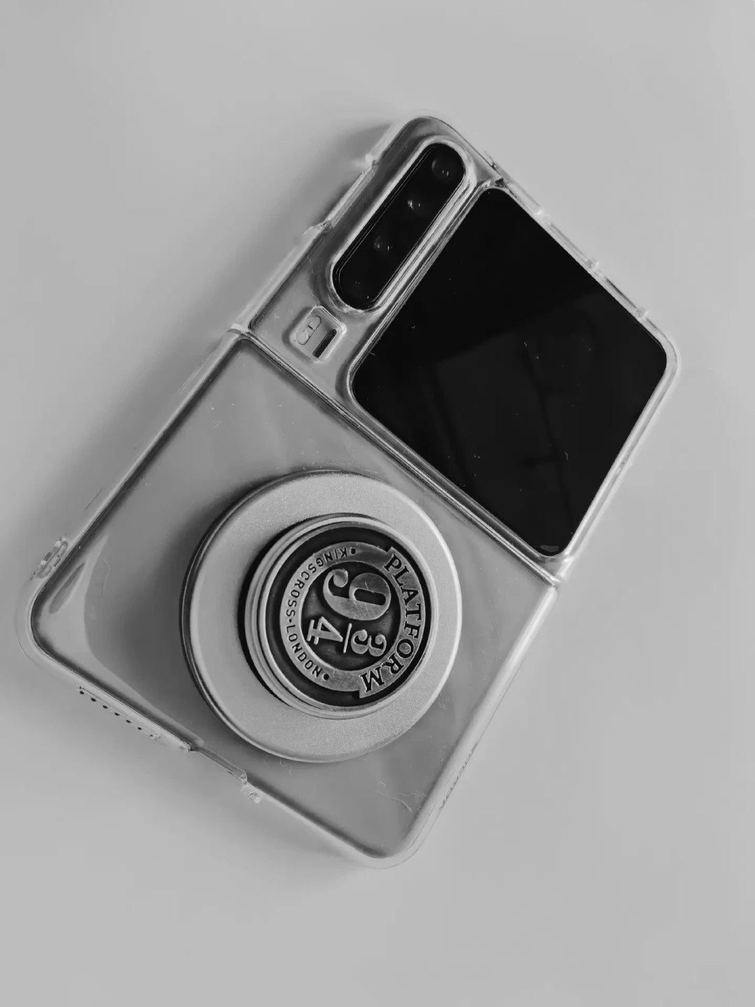 iPhone Duo 还没发货，壳子厂商先打了一仗：这4类折叠屏壳，有两种保不住你的内屏