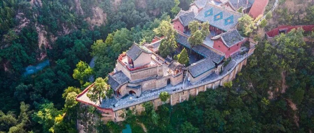 国庆去山西巡礼古建,最先翻车的往往是抢不到票:限流规则、斗拱看法、讲解费,一次捋清