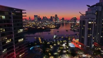 GTA6主机版67天后发售，但PC版连个官方日期都没有：GTA5晚19个月、大镖客2晚12个月，前R星制作人承认“是商业策略”——“等GTA6装机”的人先对完三条时间线，四类玩家四种走法，别在最高价囤显卡