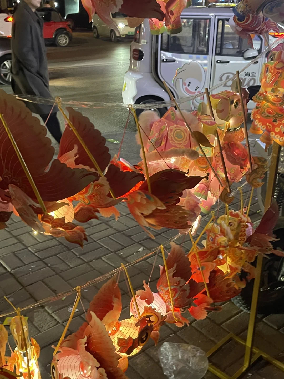 15元的手工灯干不过拼多多的1块9,“非遗”头衔几百块能买:中秋摆摊账本,先算完再动手
